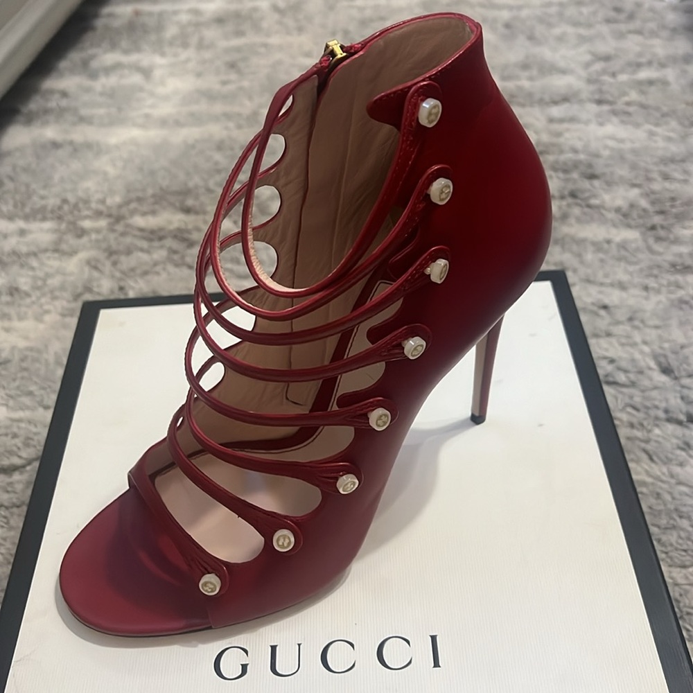 Gucci Mother of Pearl GG buttons side zip closure in Hibiscus Red